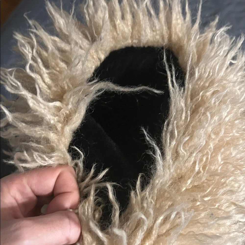 Fuzzy Tan above the knees knee High Boots. Fur furry. Size 9. Fleece lined shoes - Picture 16 of 16